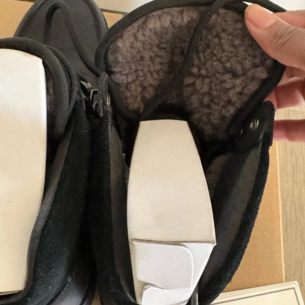 UGG Men's Black Boots - Picture 9 of 11